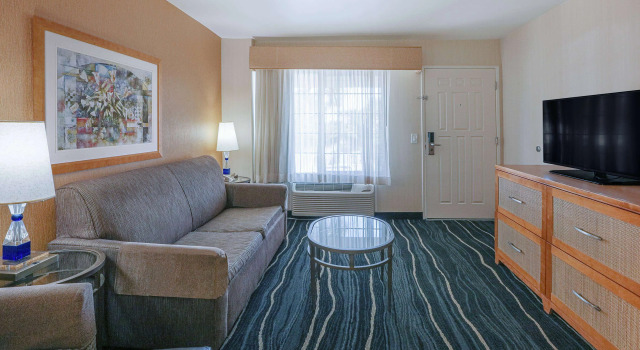 Ramada by Wyndham Costa Mesa/Newport Beach