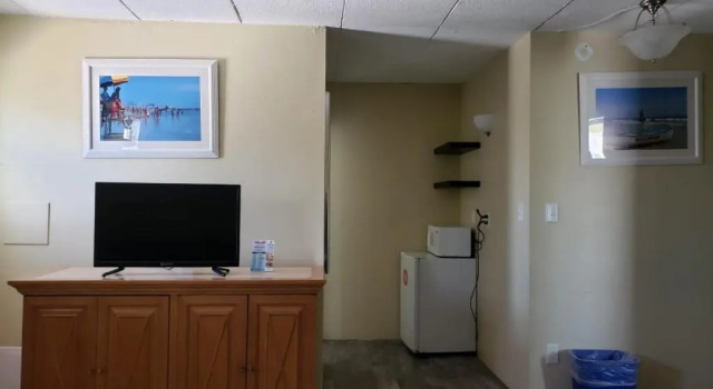 Tropicana Motel