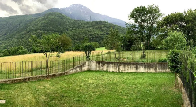 Strawberry House, Book Hotel Colico Como