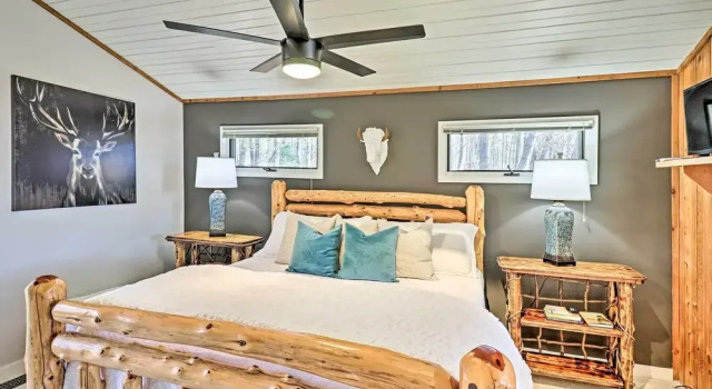 Коттедж 5 Mi to Ski Sapphire Valley: Cozy Retreat w/ Decks