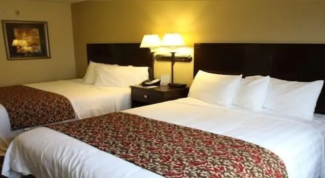 Четырёхместный номер Standard Valley Inn Sanford Medical Center