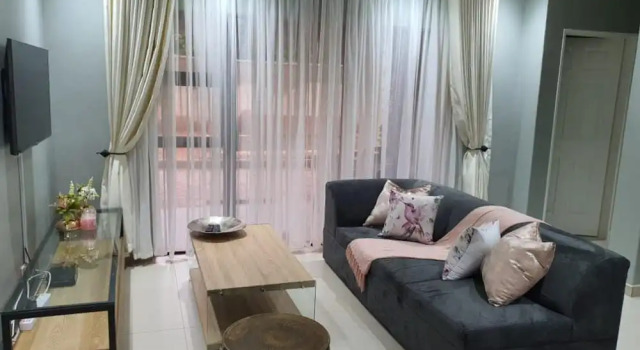 Posh 3 bedroomed guesthouse in Hillside with pool - 2039, Забронировать Отель Булавайо Зимбабве