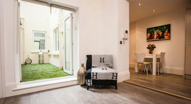 Beautiful 4 Bedroom House in South Kensington, Забронировать Отель Кенсингтон и Челси Лондон, рядом с Здание «Мишлен Хауз»