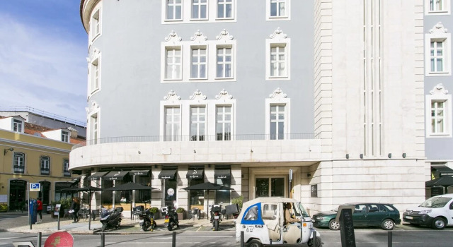 ALTIDO Classy 1BR Apt by the Jardim Dom Luis, in Cais do Sodré, Забронировать Отель Мизерикорди Лиссабон, рядом с Money Museum