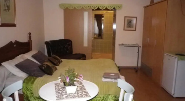 Les Chambres de la Fontaine, Забронировать Отель Шовиньи Вьен