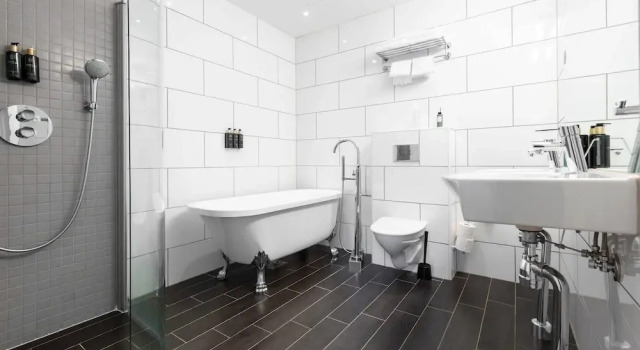 Полулюкс Clarion Collection Hotel Plaza