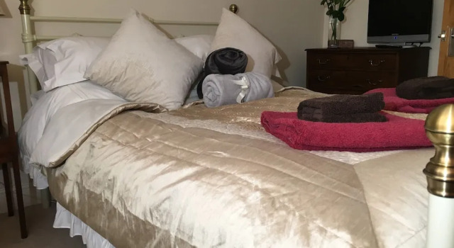 5 Charlton Mill Way B&B, Забронировать Отель «постель и завтрак» Чарльтон South Downs