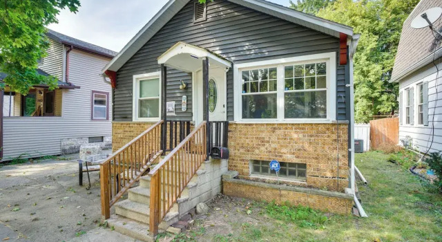 Walk to Main St Fond du Lac: Retreat w/ Yard, Varaa Lomakoti Fond du Lac Wisconsin