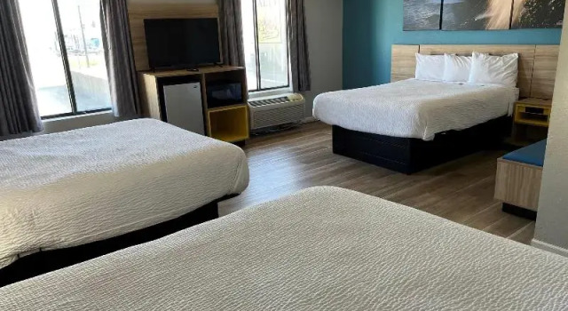 Люкс Standard Days Inn by Wyndham Warrensburg