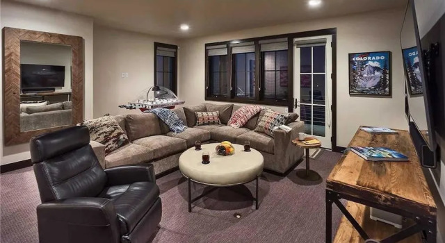 Коттедж Blackstone Lodge 4 BedroomHoliday home By Moving Mountains
