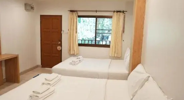 Семейный номер Standard с балконом и с видом на море Sangthian Beach Resort