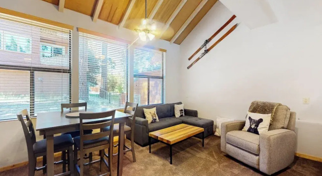 Апартаменты 1BR Townhome w/ Spa Access Near Trails