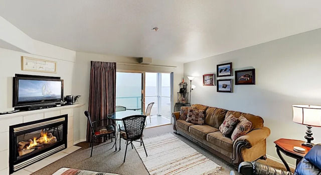 New Listing! Bay-view Beauty W/ Private Balcony 1 Bedroom Condo, Prenota Appartamento Lincoln City 