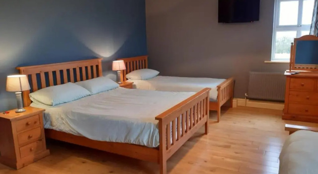 Трёхместный номер Luxury Whitethorn Lodge, Bed & Breakfast, Lackafinna