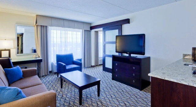 Люкс c 1 комнатой Holiday Inn Express Baltimore BWI Airport West by IHG