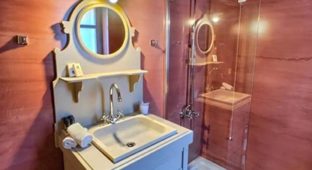 Полулюкс с балконом Haones Suites