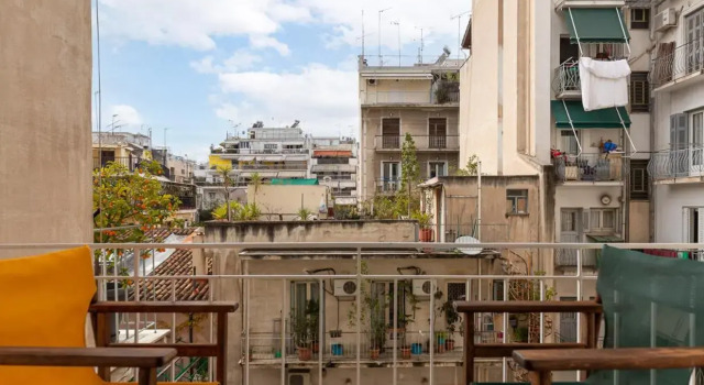 Studio with sunny balcony in Exarcheia