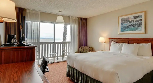 Двухместный номер Standard с балконом Vagabond Inn Executive San Francisco Airport