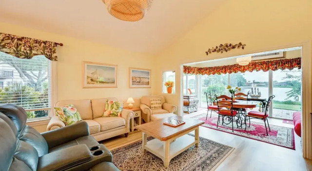 Апартаменты Extended Stay in Estero: Townhome w/ Lake Views!