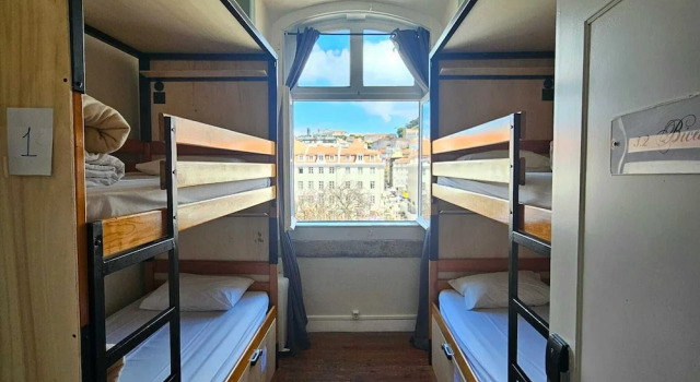 Кровать в общем номере (женский номер) Hotel INN Rossio