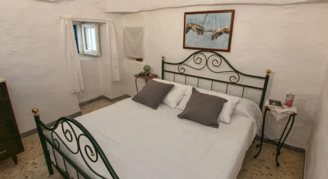 Typical Trullo with Conical Roof in Excellent Area near Sea, Buchen Sie Ferienhaus Villen in Cisternino, Villa