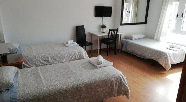 Pension Santa Rita, Забронировать Отель Недорогие отели Сантьяго-де-Компостелы, рядом с Площадь Пласа-де-Платериас, недорого