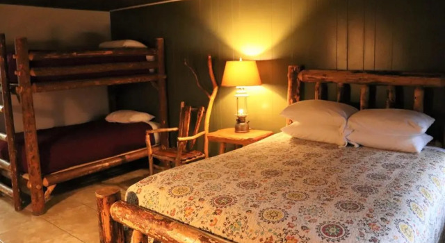Полулюкс Lone Fir Resort