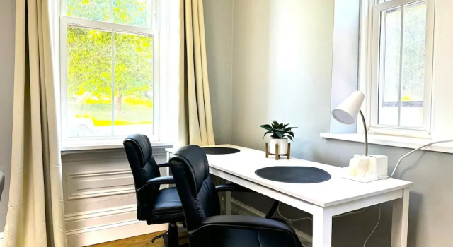 Апартаменты The Grayson at Park Place- Cozy and Fully Updated With King bed Free Coffee and Fast Wifi