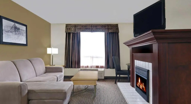 Люкс SureStay Plus Hotel by Best Western Drumheller