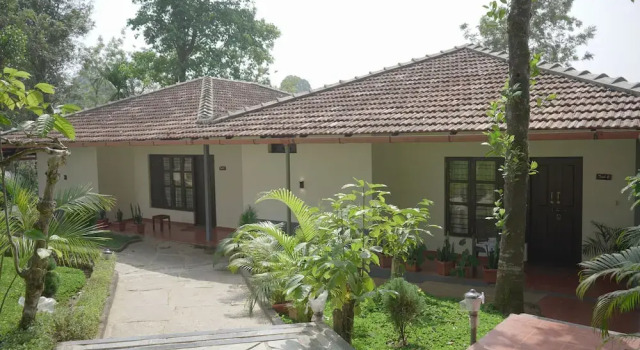 Люкс Luxury с балконом Gavadana Resort Coorg