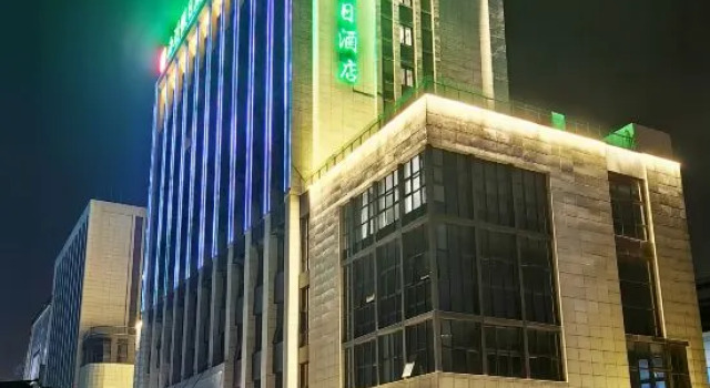 Holiday Inn West Lake (Xiangyang West Railway Station Xiangzhou District Xiguan Airport Branch), Rezerwuj Hotel Hotele 4-gwiazdkowe w Fuyang, 4*