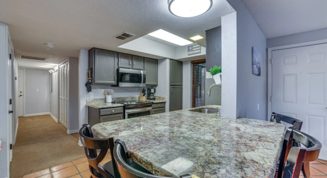 Апартаменты с 2 комнатами Walk to Park: Scottsdale Condo w/ Community Pool!