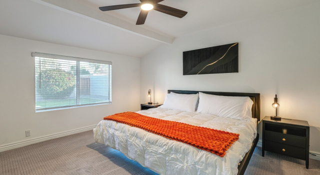 Коттедж Phoenix Modern Retreat w/ Pool & Putting Green