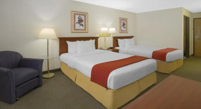Четырёхместный номер Standard City Express By Marriott Freeport