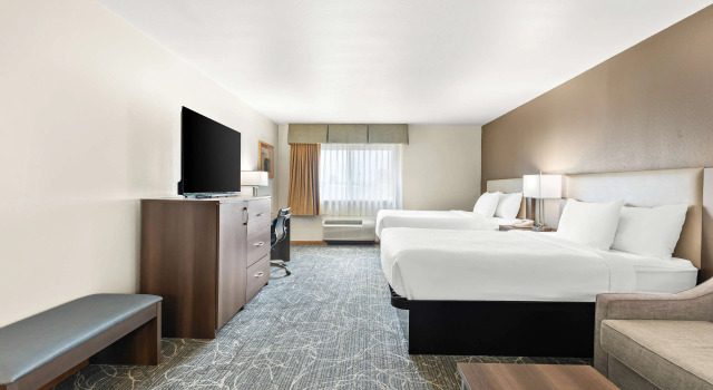 Четырёхместный номер Best Western West Towne Suites