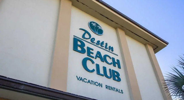 Destin Beach Club #211 - Good Times & Tan Lines, Забронировать Отель Дестин Emerald Coast, рядом с Аквапарк Биг-Каунас