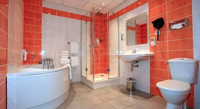 Четырёхместный семейный номер Standard The Originals Boutique, Hôtel de lUnivers, Montluçon