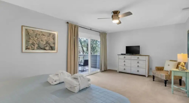 2350 Racquet Club at The Sea Pines Resort, Забронировать Курортный отель Отели Хилтон-Хед-Айленд с парковкой, рядом с Stan Smith Tennis Academy, Парковка