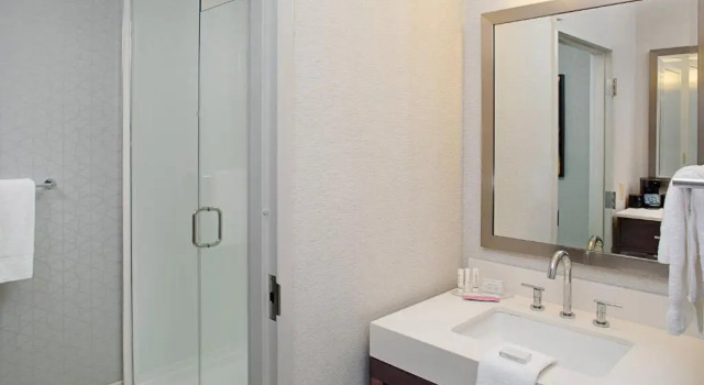 Номер Standard Courtyard by Marriott Manchester-Boston Regional Airport