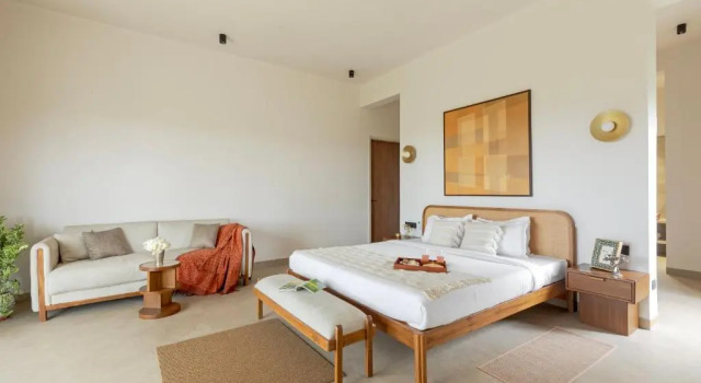 SaffronStays Aurum Villa, Moringa Valley - 3BR hilltop villa with Aravalli views, bonfire & trails near Lake Pichola, Забронировать Вилла Отели штата Раджастхана с парковкой, Парковка