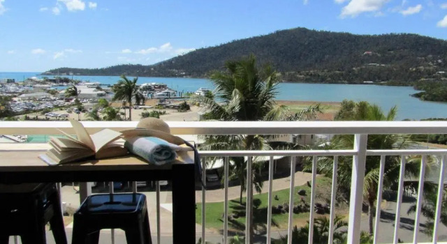 Люкс с видом на море Coral Sea Vista Apartments