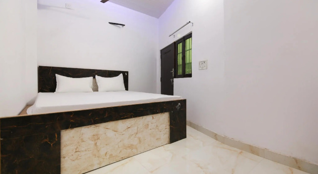 SPOT ON 48633 Hotel Lucky, Забронировать Отель Отели Мератх с парковкой, Парковка