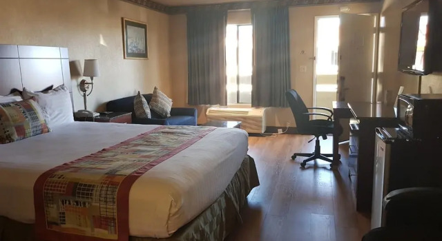 Двухместный люкс Travelodge by Wyndham Costa Mesa Newport Beach Hacienda