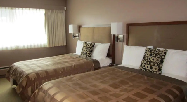 Четырёхместный номер Standard с видом на город Inn on the Harbour