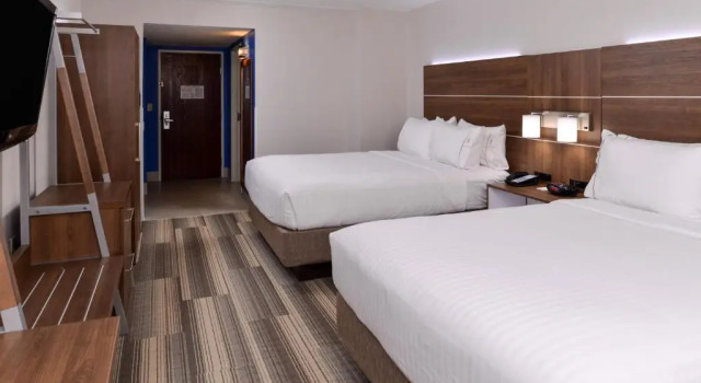 Четырёхместный номер Standard Holiday Inn Express & Suites Raleigh NE - Medical Ctr Area by IHG