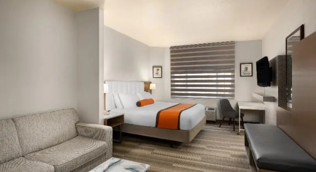 Номер Deluxe Hotel Marguerite South Anaheim - Garden Grove, Trademark Collection by Wyndham