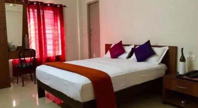 S M Residency, Book Hotel Hoteller i Melattoor med parkering, Parkering