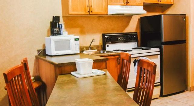 Номер Deluxe Stony Plain Inn & Suites
