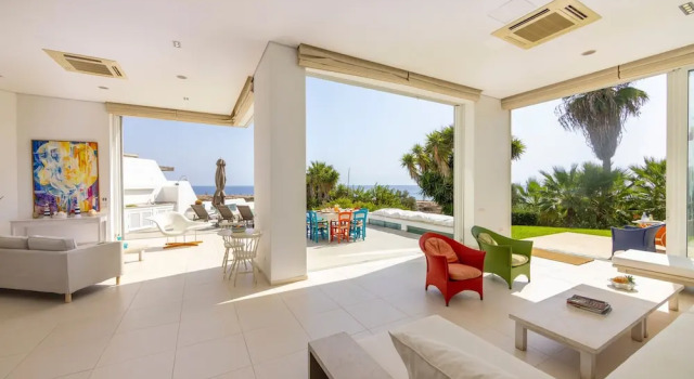 Protaras Seafront Villa Alemar, Rezervovat Vila Hotely v Protaras s parkováním, poblíž Fig Tree Bay Beach, Parkování