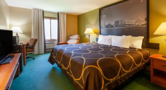 Двухместный номер Standard Super 8 by Wyndham Berlin WI